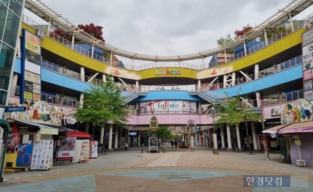경기도 일산동구에 있는 대표적인 복합쇼핑몰 '라페스타' 전경. 사진=이송렬 기자.