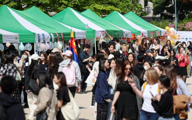 [포토] 서로의 문화 교류하는 외국인 연수생들