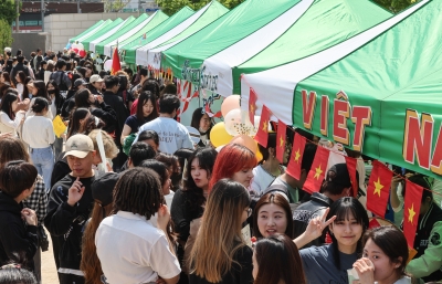 [카지노사이트] 서로의 문화 교류하는 외국인 연수생들