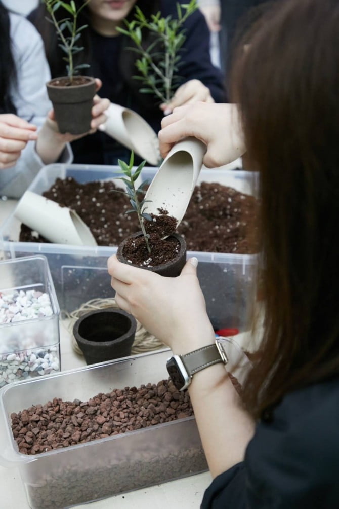 YG, 식목일 기념 '반려식물 심기' 행사 진행…환경 친화적 행보ing