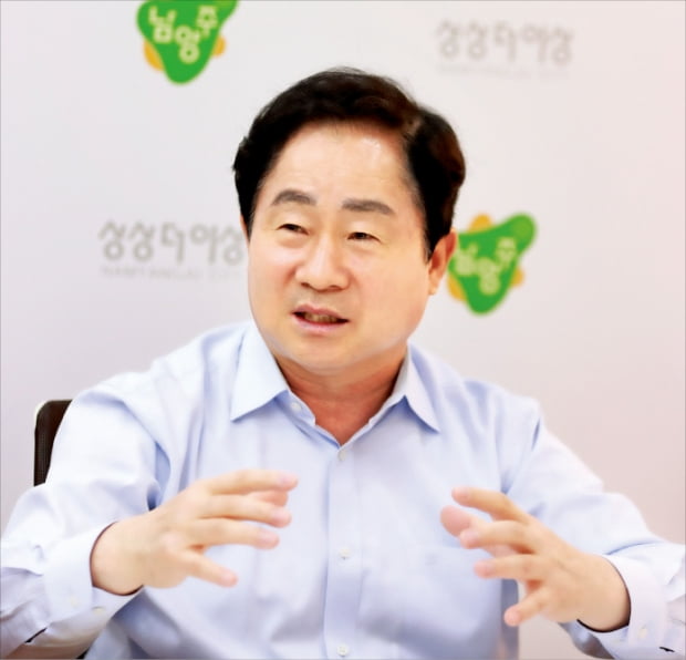 주광덕 남양주시장은 “남양주는 인구 전국 9위, 재정 규모 13위의 대도시로 성장했지만 아직 재정자립도가 낮고, 문화·예술회관과 산업 인프라가 부족하다”며 “인구 100만 메가시티로 도약하기 위해 교통과 문화, 환경 분야 개선에 힘쓰겠다”고 말했다.  남양주시 제공 