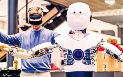 "일상언어로 산업용 로봇 조작"…獨 '하노버메세 2023' 개막