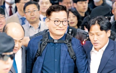 [포토] 귀국 송영길 “도망 안 가 오늘이라도 소환해달라” 