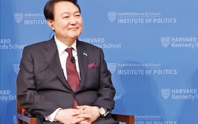 윤석열 대통령 "핵무장, 1년내 가능하지만 NPT 존중 의무"