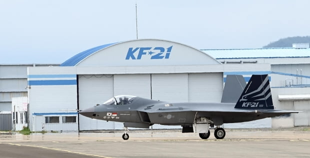 한국항공우주산업이 생산한 KF-21 1호기./사진=공동취재단