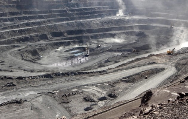 중국에서 희토류 자원이 가장 집중돼 있는 네이멍구의 바이윈어보 광산. 사진=로이터·연합뉴스