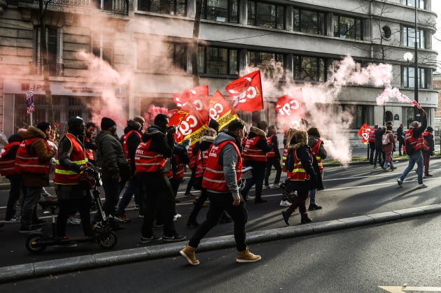 지난 2월 프랑스 파리에서 열린 연금개혁 반대 5차 시위. 사진=연합뉴스