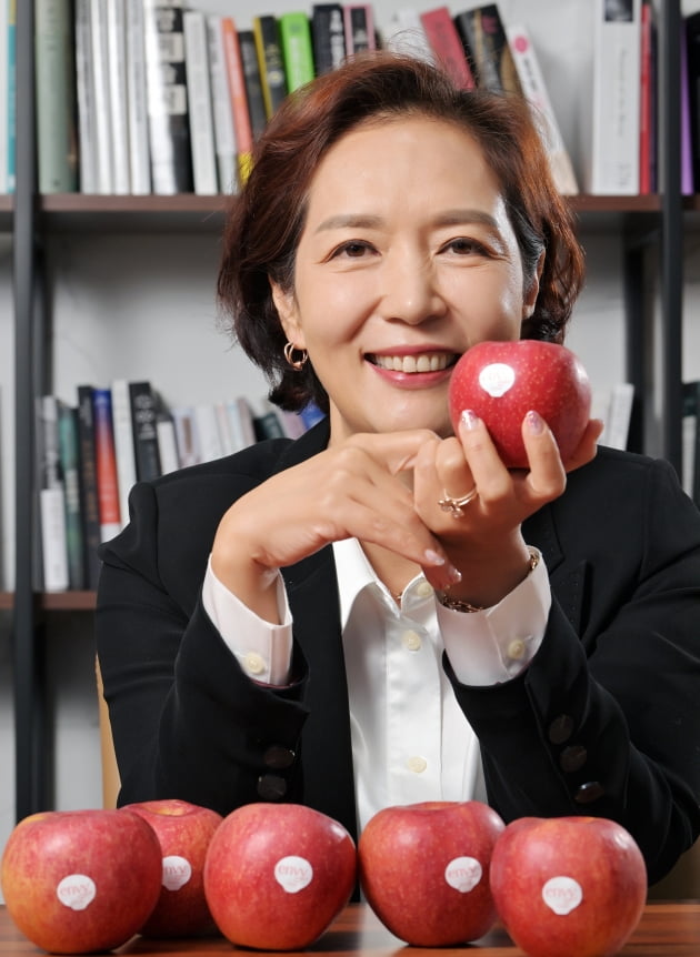 29살에 외국계 지사장 오른 여성, ‘100년 만에 가장 맛있는 사과’ 독점[인터뷰]