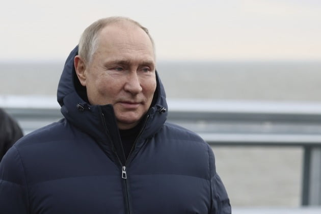 블라디미르 푸틴 러시아 대통령 이탈리아 명품 브랜드 로로피아나를 입은 모습. (사진=연합뉴스)