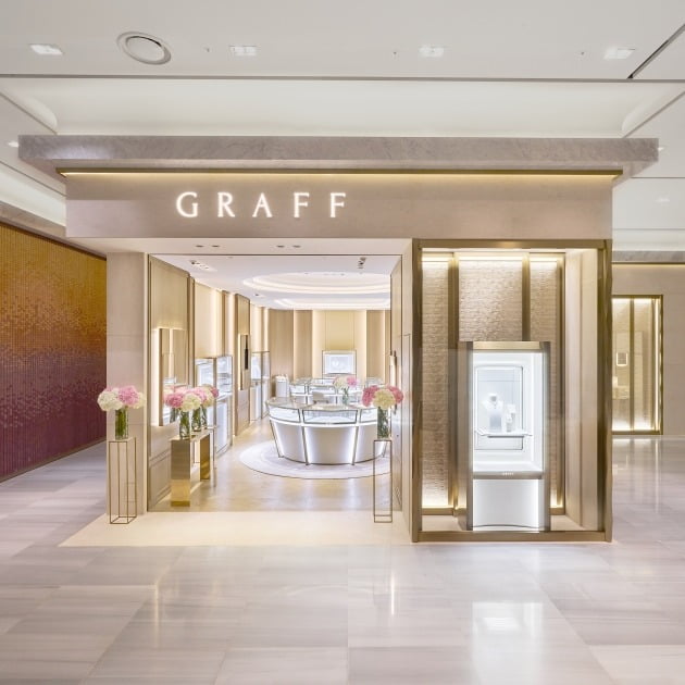 지난 5월 8일 현대백화점 판교점 1층에 오픈한 그라프 살롱