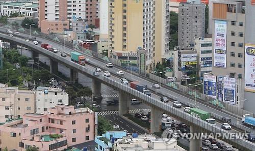 [현장in] 철거냐, 공원화냐…부산동서로 폐선 이후 활용법은?