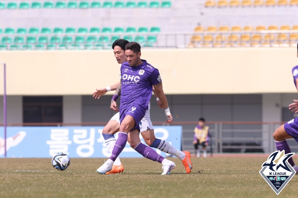 '김동진 멀티골' K리그2 안양, 충남아산 3-0 완파…개막 후 무패