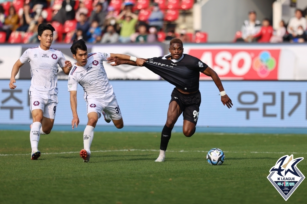 '김동진 멀티골' K리그2 안양, 충남아산 3-0 완파…개막 후 무패(종합)