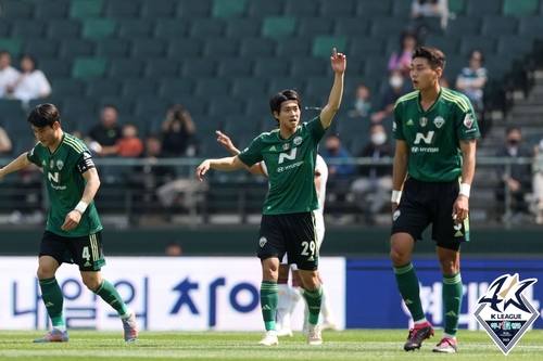 '제카 극장골' K리그1 포항, 전북에 2-1 역전승…5경기 무패(종합)