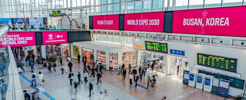 LG, BIE 실사단 동선 맞춰 인천공항·서울역서 엑스포 유치 광고