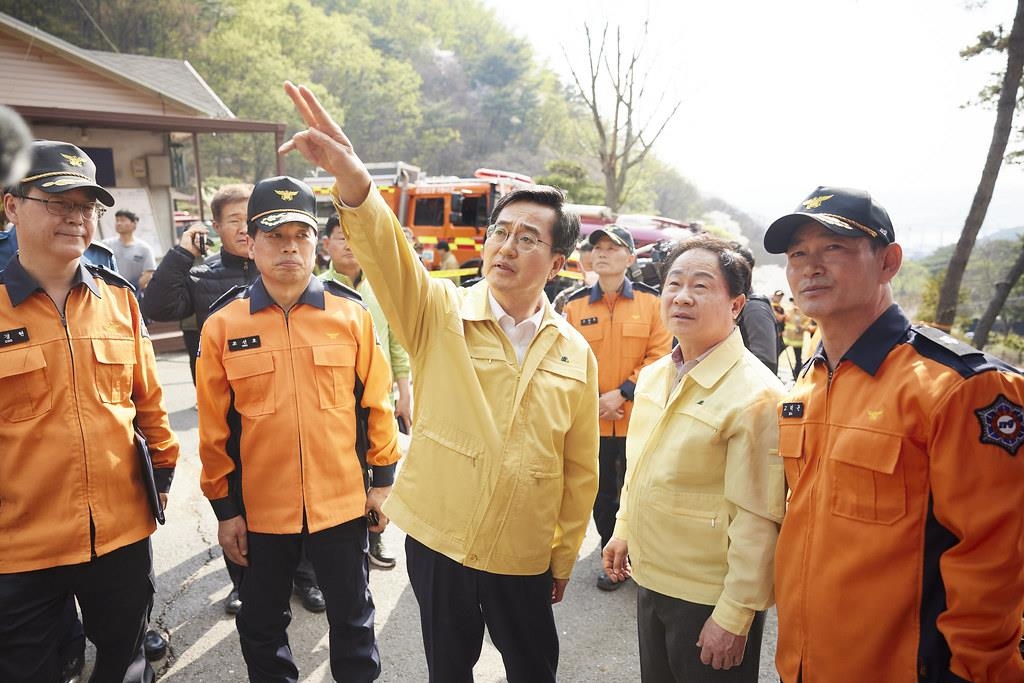 경기 전역 건조특보 속 곳곳 산불…김동연 "가용자원 즉각 지원"