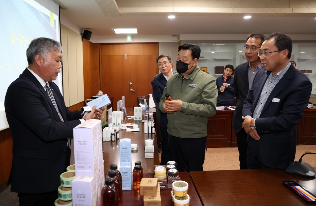 태안군, 내년 해양치유센터 개관 앞두고 피트 원료 상용품 개발