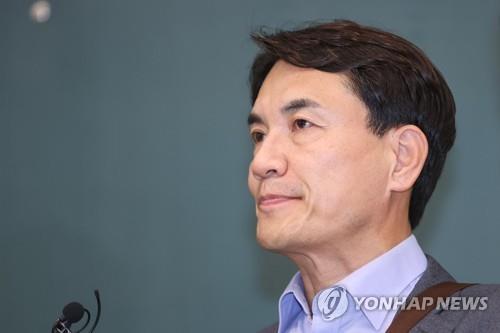 산불 와중에 골프 연습한 김진태 지사…"부적절한 행동" 사과