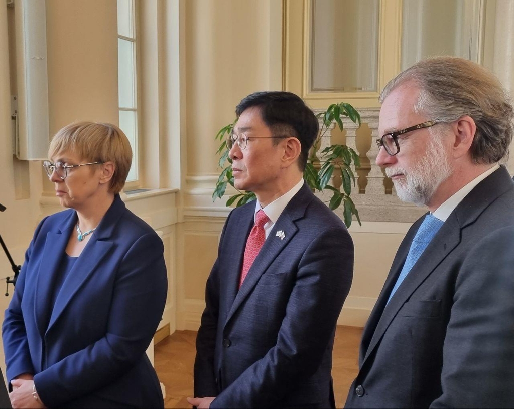 분쟁국 지뢰제거 지원 강화한 한국…슬로베니아 대통령 '환대'