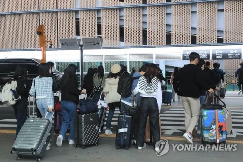 3년 만에 재개되는 수학여행…설레는 교실 속 남모를 슬픔도