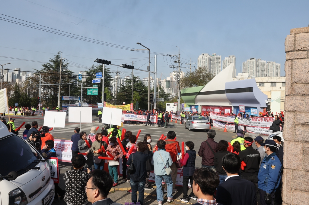 '대구시 문화허브 부지 변경'에 북구 반발 확산…삭발 항의까지