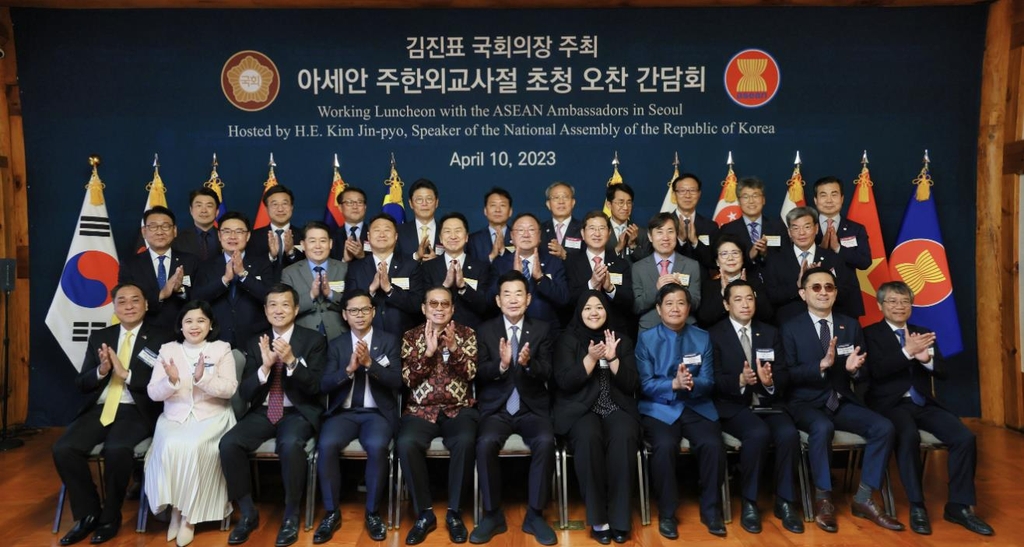 김의장, 주한 아세안 대사단 초청 오찬…부산엑스포 지지 요청