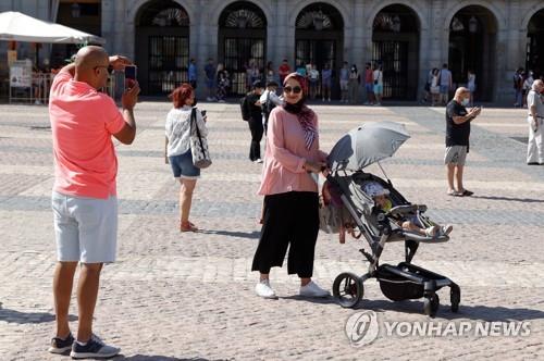 "난자 얼리러 유럽 가요"…해외 원정 가는 여성들, 휴가는 덤