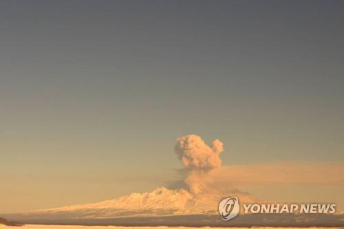 러 캄차카 시벨루치 화산 분화…화산재 구름 500㎞ 퍼져(종합)