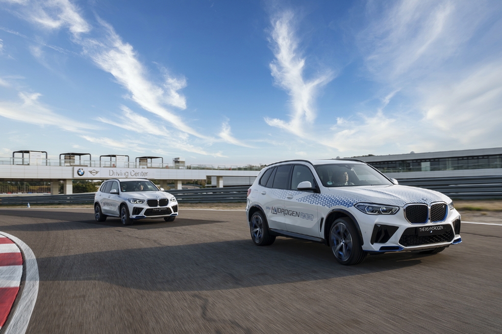 BMW "수소차 개발중…장거리 주행 고객에겐 전기차보다 매력적"