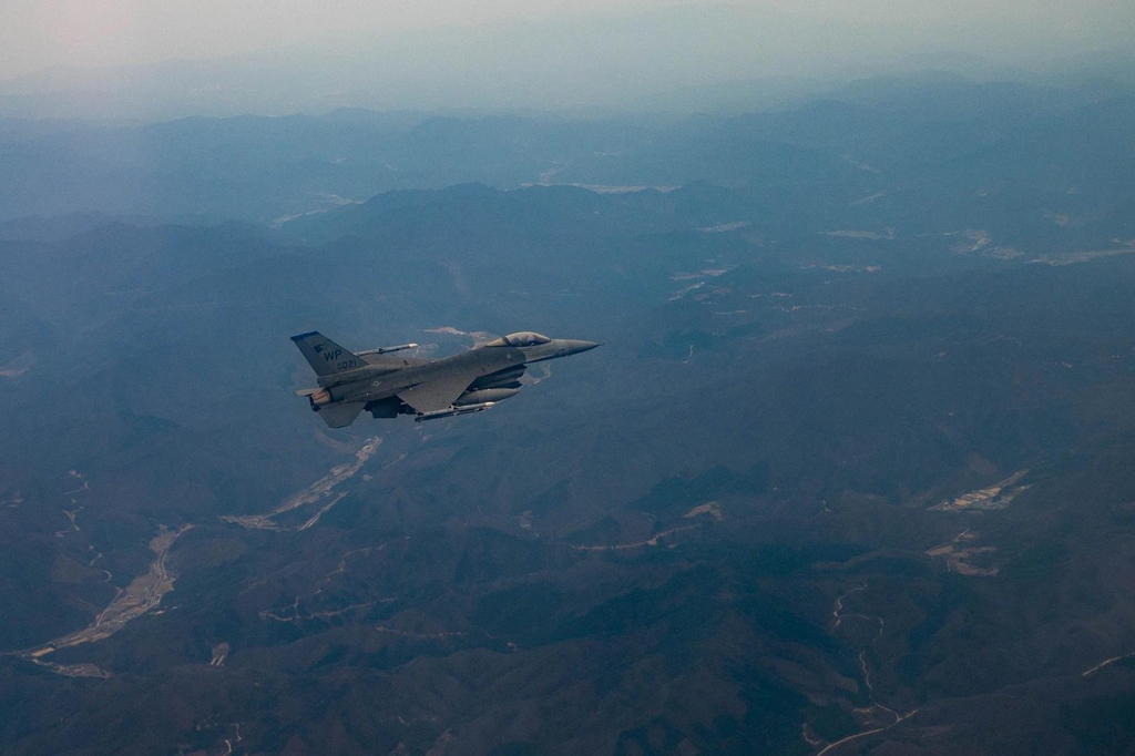 미, 군산기지 F-16 성능개량…"더 멀리 보고 더 많은 표적식별"