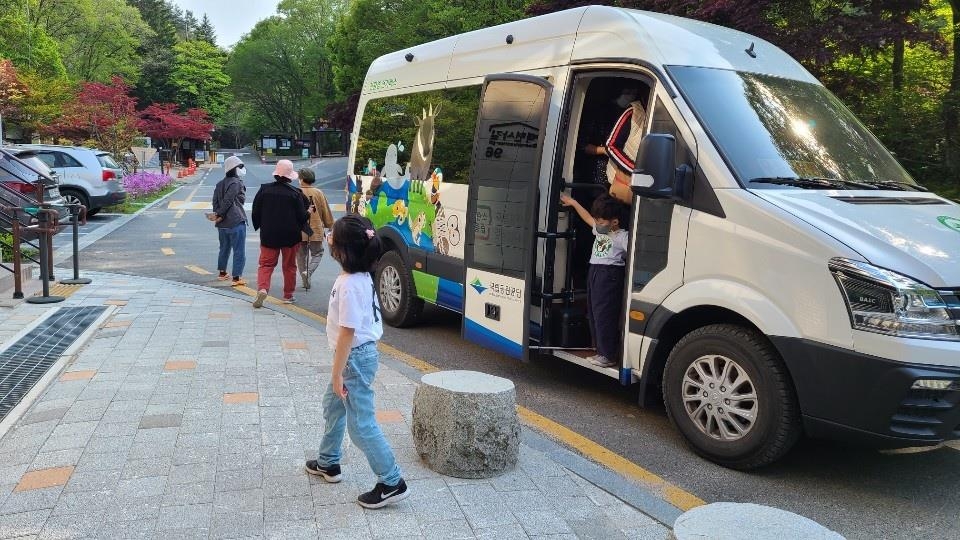 덕유산국립공원 구천동주차장~백련사 전기버스 운행