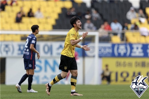 용광로 불붙었다…K리그2 전남, 충북청주 3-0 완파하고 홈 첫승