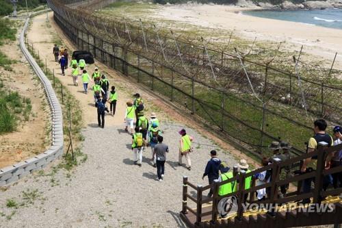 '금강산이 한눈에'…강원 DMZ 평화의 길 개방(종합)