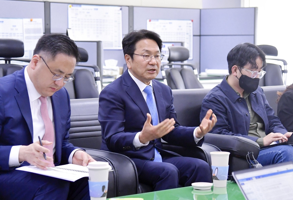 강기정 광주시장 "군공항 이전, 정치 지도자들 통근 결단 필요"