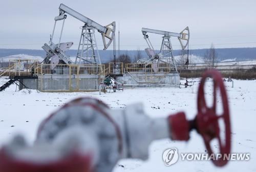 "산유국 사우디·UAE, 서방제재로 값 내려간 러 석유 사들여"