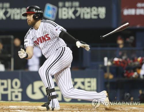 '김주원 결승타' NC, 연장 접전 끝에 LG 꺾고 1위 '점프'(종합)