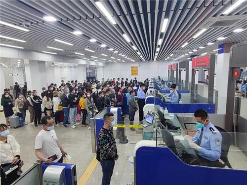 '국경 재개방' 중국 1분기 6천500만명 출입국…116% 증가