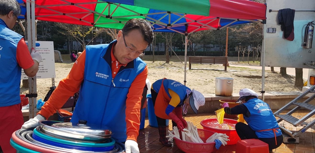 [#나눔동행] 10년째 무료밥차…"밥 한끼 소중한 분들 아직도 많아"