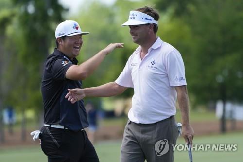 '환상 호흡' 임성재·미첼, PGA 취리히 클래식 2R 1타차 2위