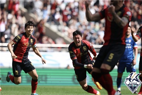 '완벽한 슈퍼매치' 만든 황의조·나상호 "목표는 전반기 1위!"