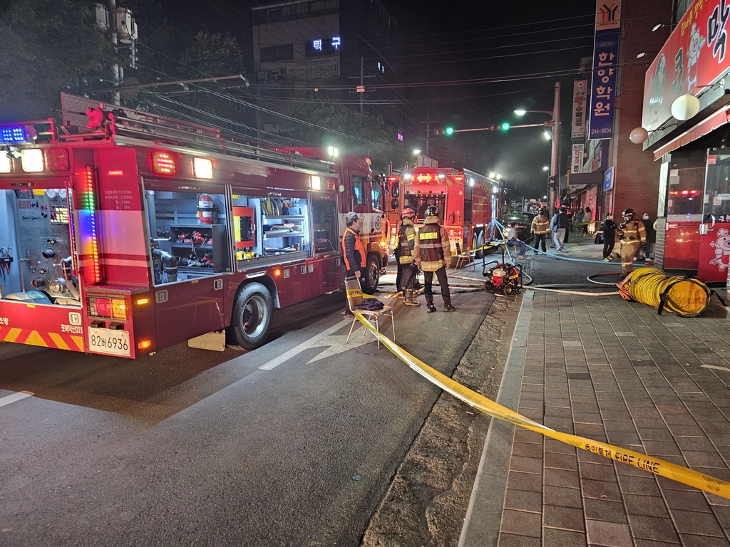 경북 포항 식당 건물서 불…인명 피해 없어