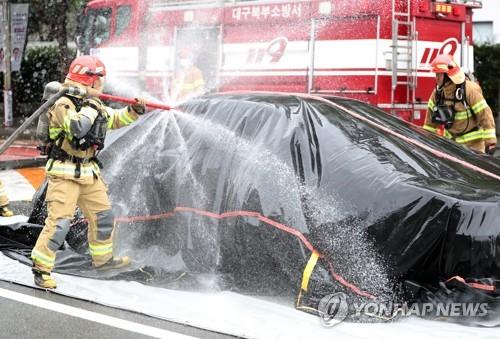 대구 아파트 주차장서 전기차 화재…2시간여만에 진화