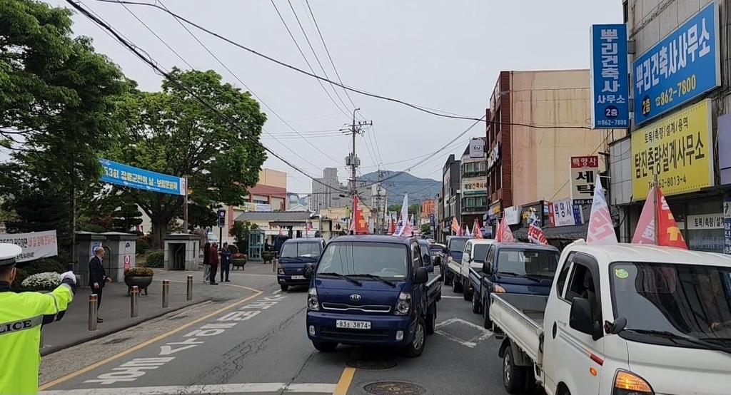 장흥 농민들, 양곡관리법 개정안 거부권 비판 차량 시위