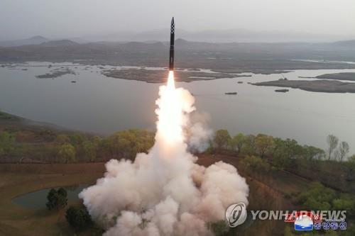 "워싱턴선언, 미국의 '공허한 승리'…북한에 관여할 전략 필요"