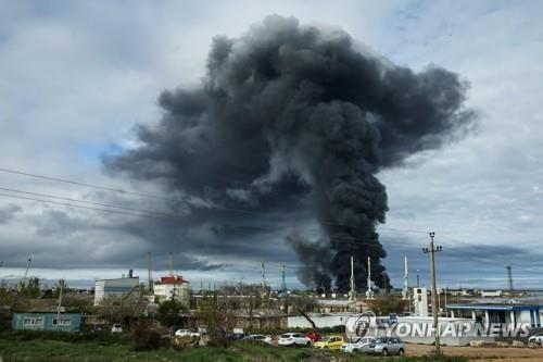 우크라군, 크림반도 유류시설 공격 시인…"반격 위한 준비"