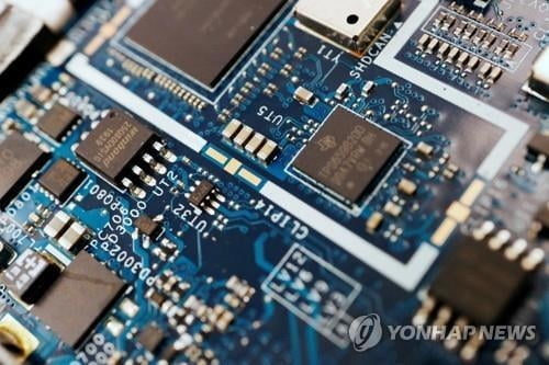 "감산에도 R&D 확대"...반도체 소부장株 일제히 강세