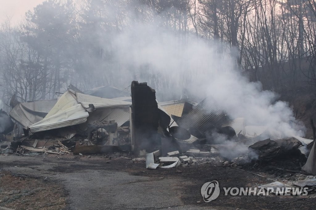 '밤새 끈다' 중앙통제단 가동·소방력 동원령