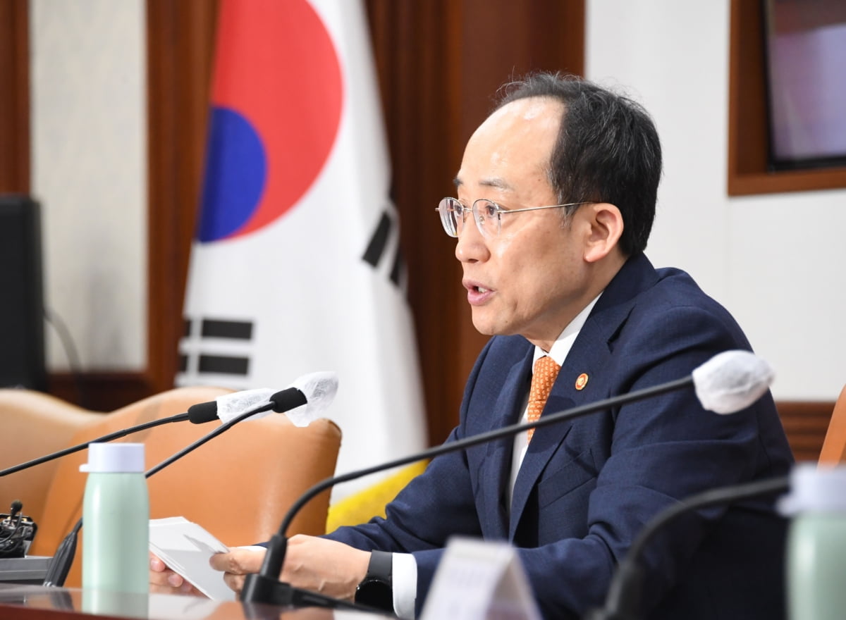 추경호 부총리 겸 기획재정부 장관이 4월 5일 서울 종로구 정부서울청사에서 열린 '제232차 대외경제장관회의'를 주재, 모두발언을 하고 있다.