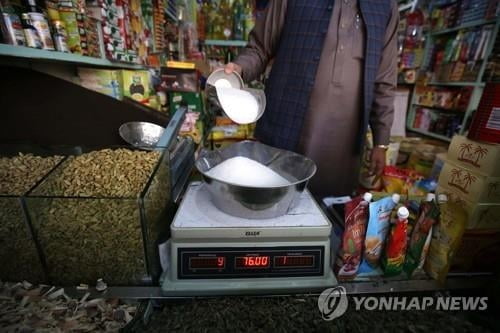 치솟는 설탕값…과자·빵 가격 또 오르나