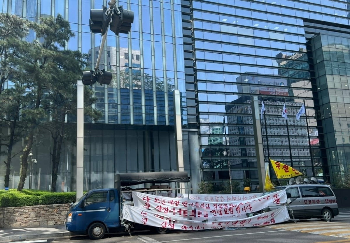 기업 앞 막무가내 시위…변칙 시위·소음 '몸살'